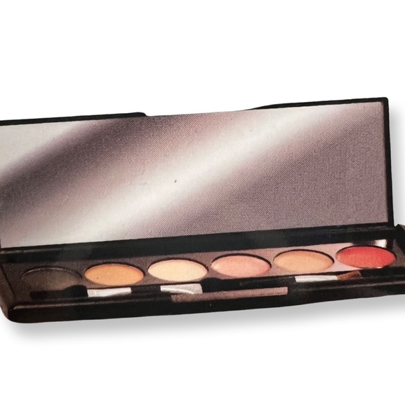 ME Makeover Essentials Simply There Eye & Lip Kit - Picture 3 of 3